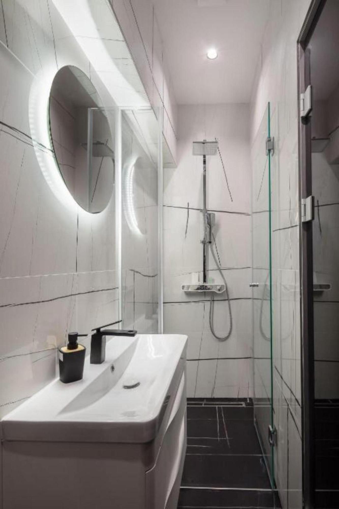 Top Rooms Split